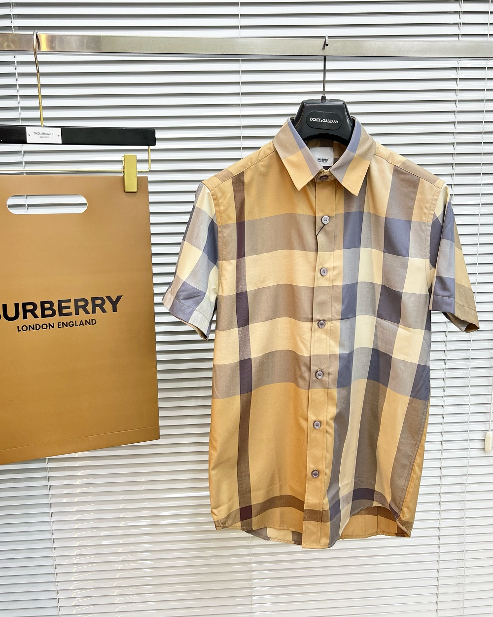 Áo sơ mi Burberry nam fake 1 kẻ to màu sáng xanh túi chéo dài tay